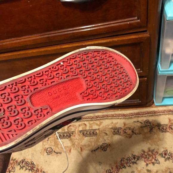 Gucci Men’s 77 Tennis Sneakers. Worn 4X. Comes with original boxing and Dust Bag - Picture 4 of 4